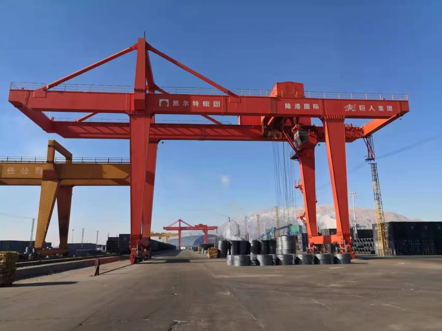 軌道式集裝箱門式起重機(jī)