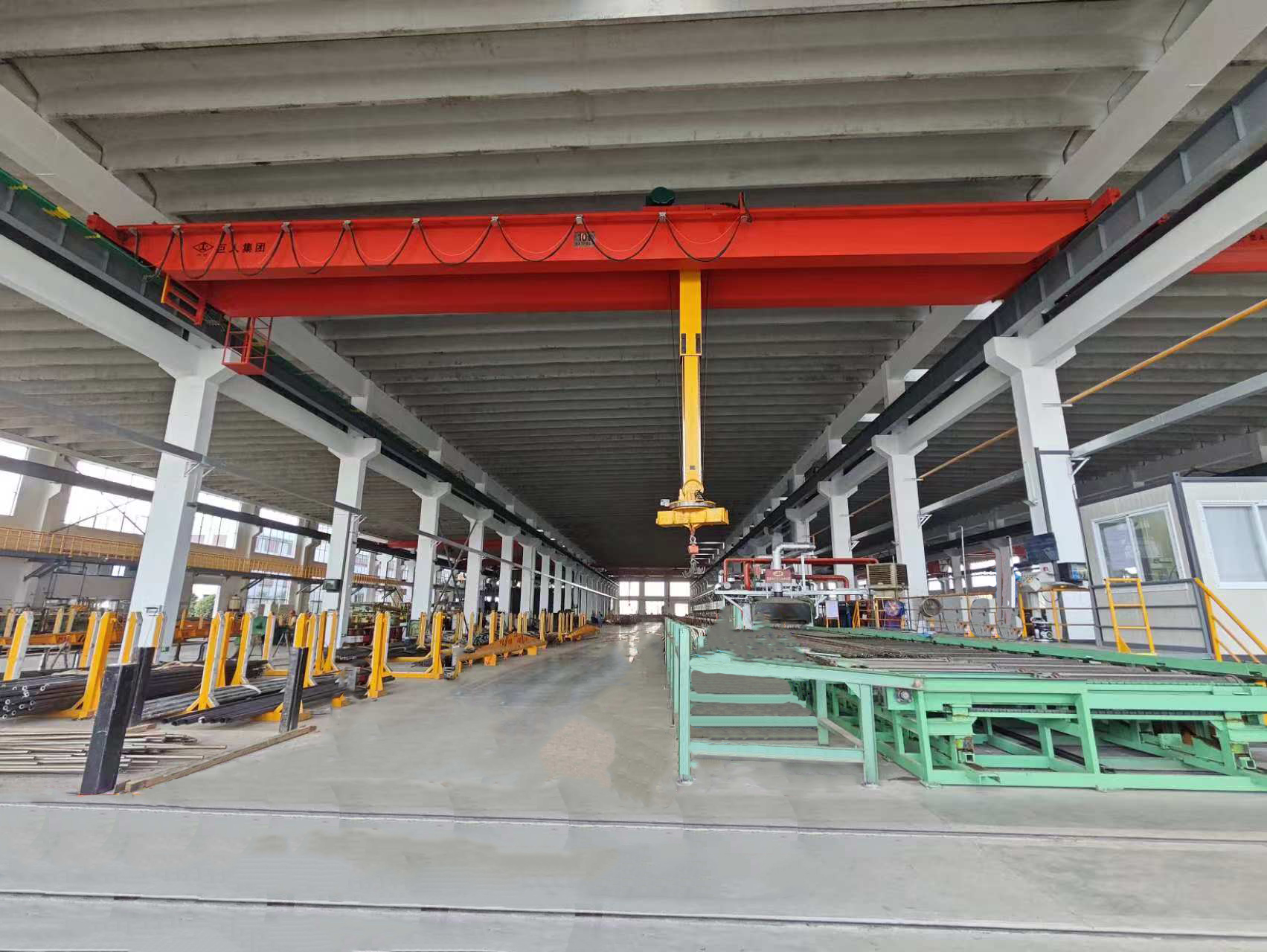 剛性導(dǎo)柱防搖擺起重機(jī)